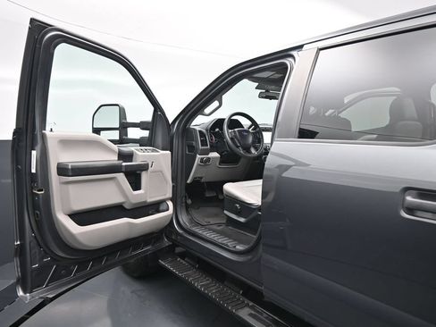 Used 2019 Ford F250 XL w/ STX Appearance Package AWD/4WD image 8