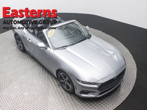 Used 2025 Ford Mustang Premium RWD image 3