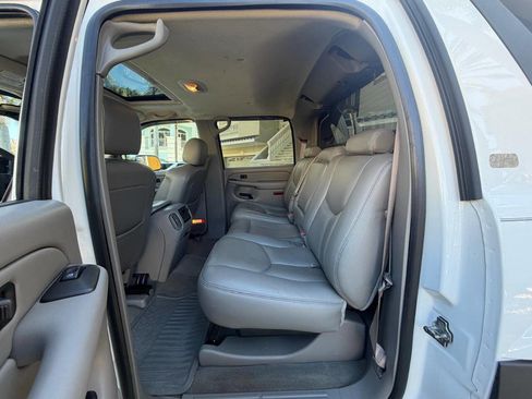 Used 2005 Chevrolet Avalanche 2500 w/ Preferred Equipment Group image 95