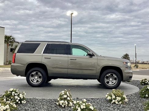 Used 2017 Chevrolet Tahoe LT w/ Luxury Package image 4