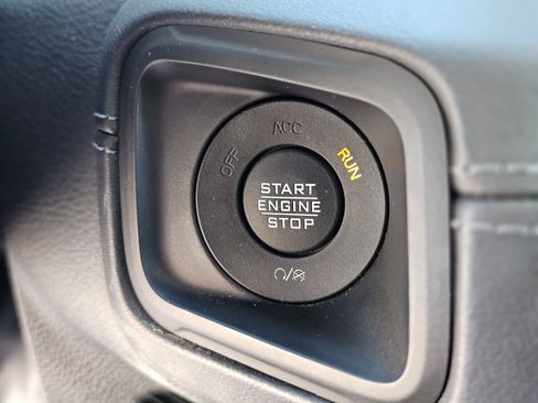 Used 2025 Jeep Wrangler Unlimited Sahara AWD/4WD image 18