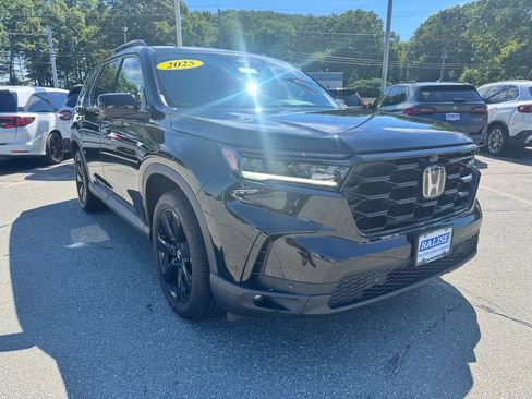 Used 2025 Honda Pilot Black Edition image 7