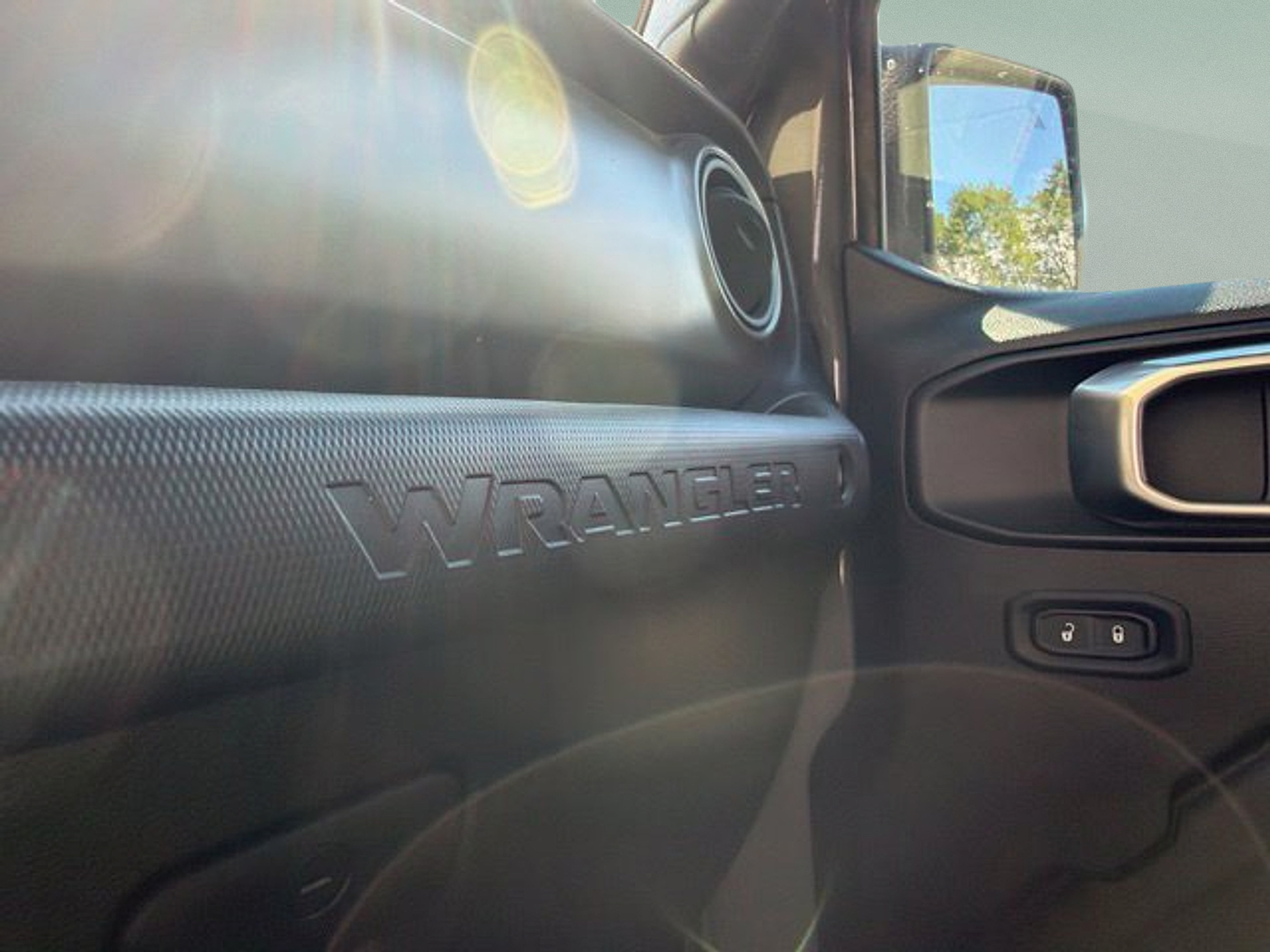 Certified 2022 Jeep Wrangler Sport AWD/4WD image 23