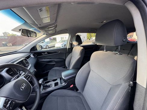 Used 2019 Kia Sorento L FWD image 12