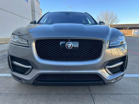 Used 2017 Jaguar F-PACE R-Sport image 3