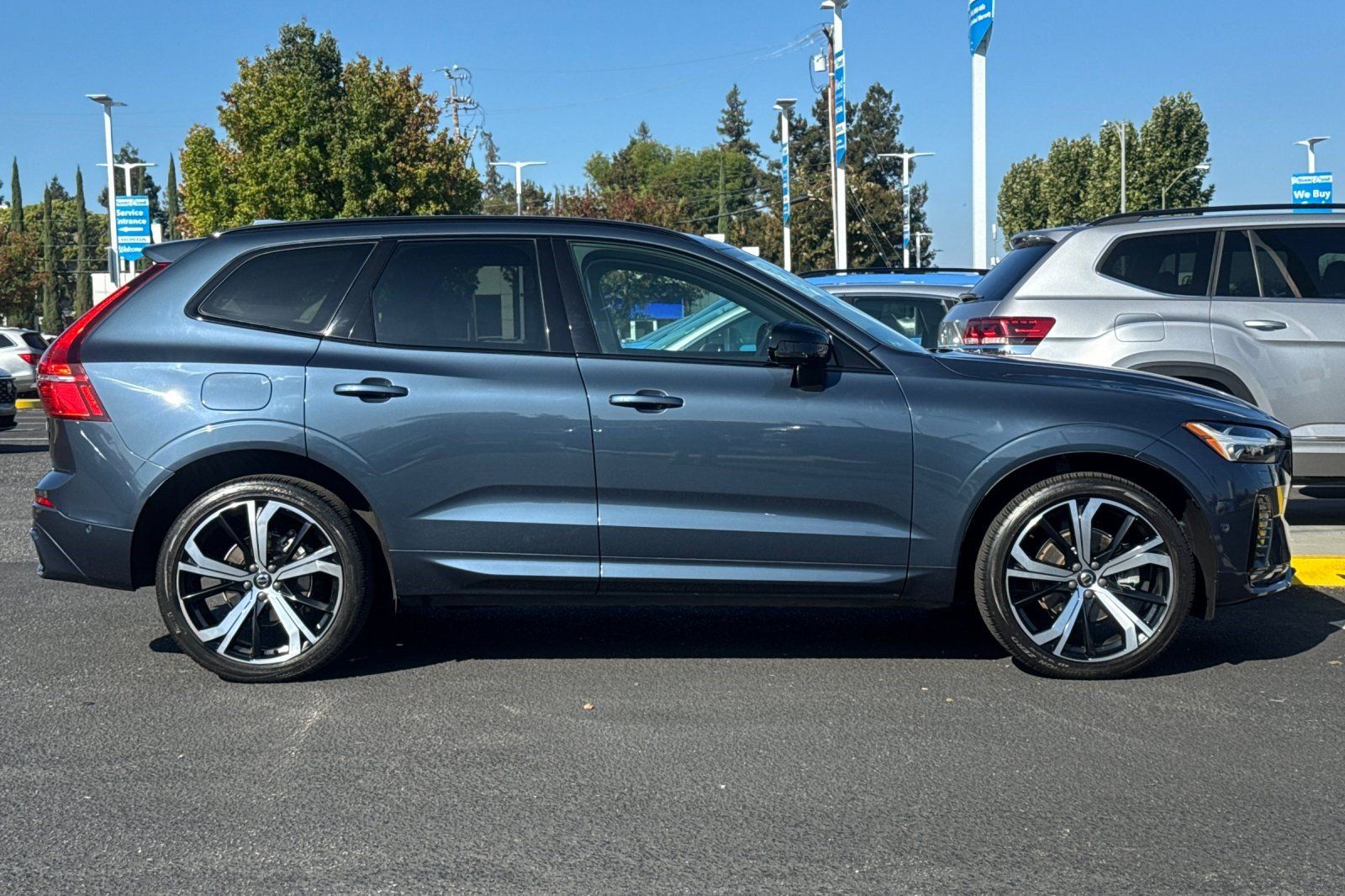 Used 2023 Volvo XC60 B5 Ultimate w/ Protection Package Premier FWD image 7