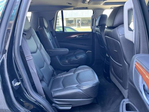 Used 2017 Cadillac Escalade Premium Luxury image 19