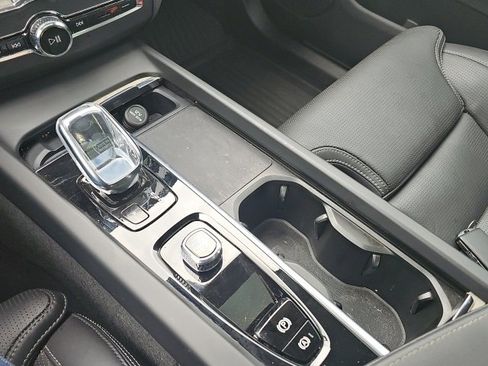 Used 2022 Volvo XC60 T8 Inscription w/ Advanced Package image 25