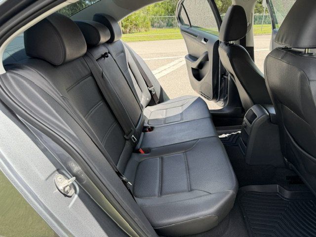 Used 2017 Volkswagen Jetta SEL FWD image 16