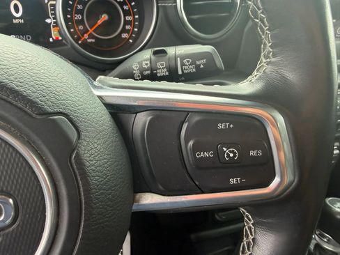 Used 2019 Jeep Wrangler Unlimited Sahara w/ Cold Weather Group AWD/4WD image 14