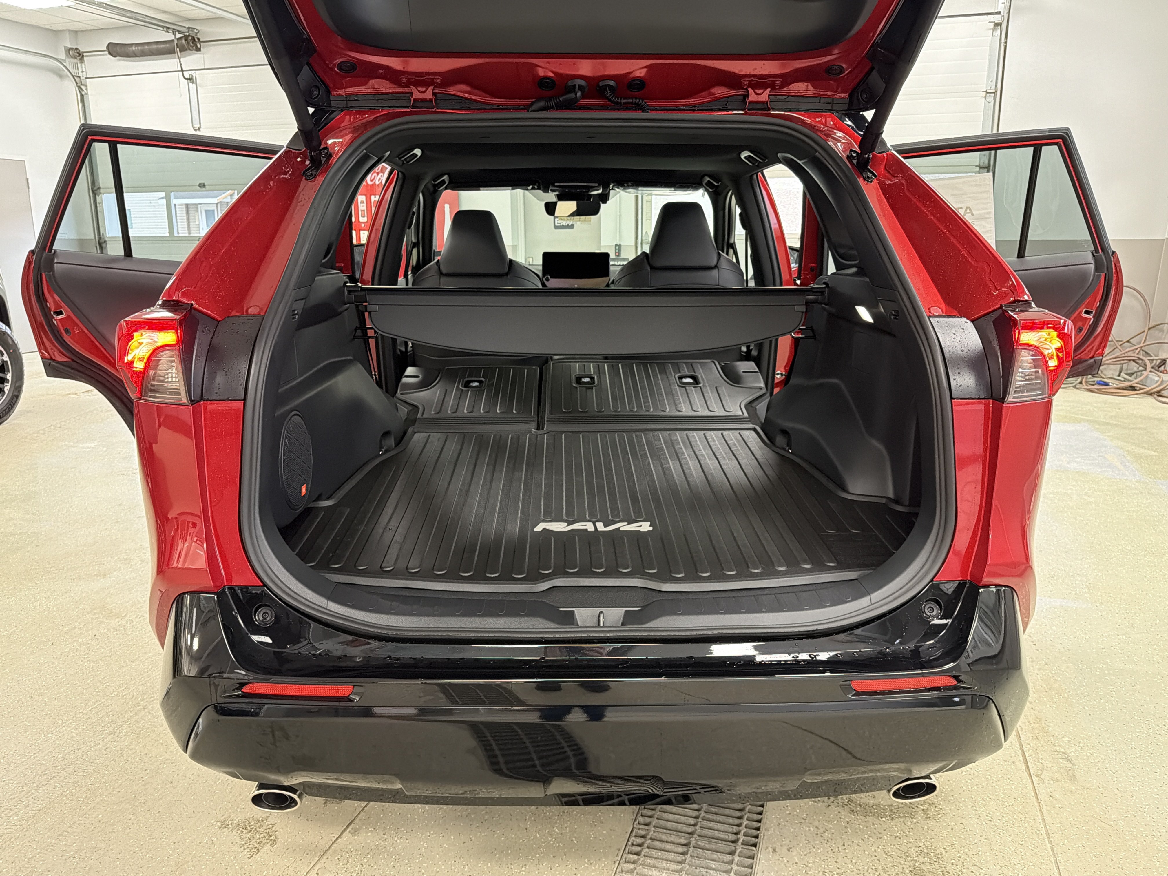 New 2025 Toyota RAV4 XSE w/ Weather Package AWD/4WD image 31
