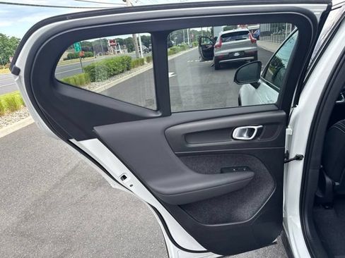 Certified 2025 Volvo XC40 B5 Plus AWD/4WD image 16