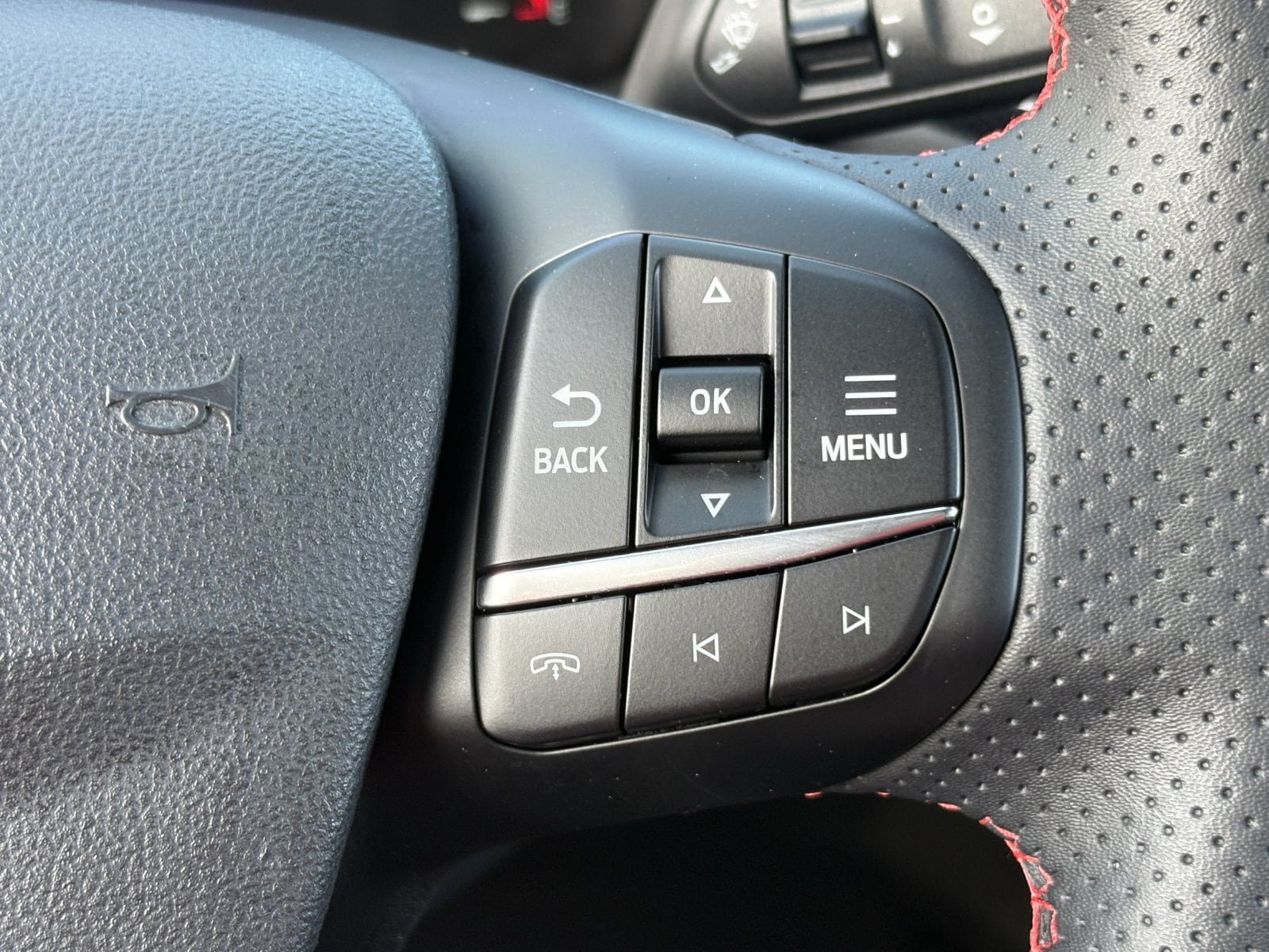 Used 2024 Ford Escape ST-Line w/ Tech Pack #1 FWD image 38