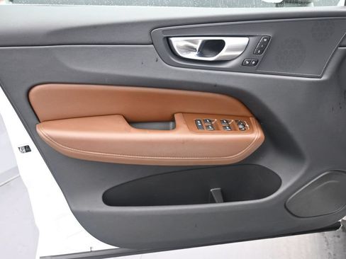 Certified 2023 Volvo XC60 B5 Plus w/ Climate Package FWD image 5