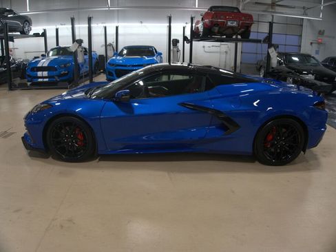 Used 2023 Chevrolet Corvette Stingray Preferred Conv w/ Battery Protection Package RWD image 3