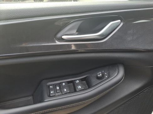 Used 2023 Jeep Grand Cherokee L Laredo image 15