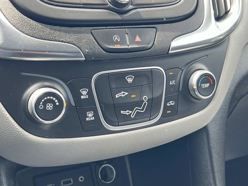 Used 2023 Chevrolet Equinox LS w/ LS Convenience Package FWD image 15