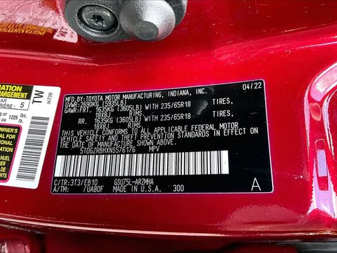 Used 2022 Toyota Highlander XLE AWD/4WD image 34