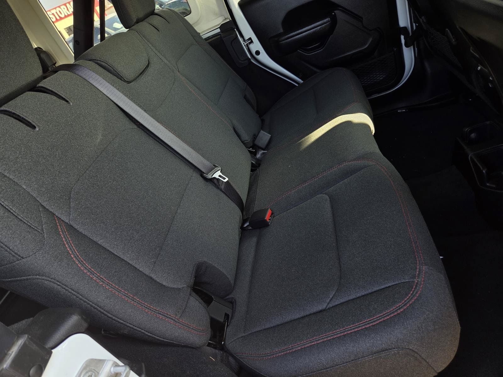 Used 2025 Jeep Wrangler Unlimited Rubicon AWD/4WD image 11