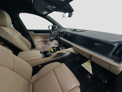 Certified 2026 Porsche Cayenne Coupe AWD/4WD image 29