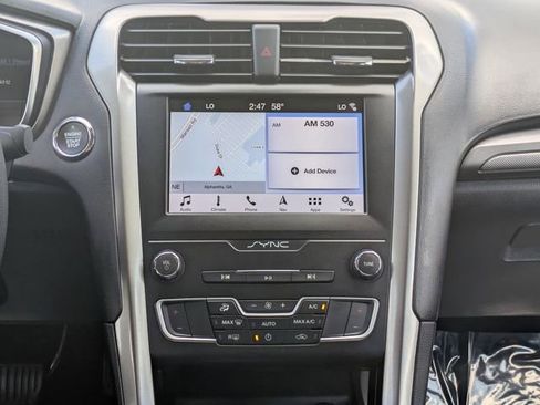 Used 2019 Ford Fusion SE image 16