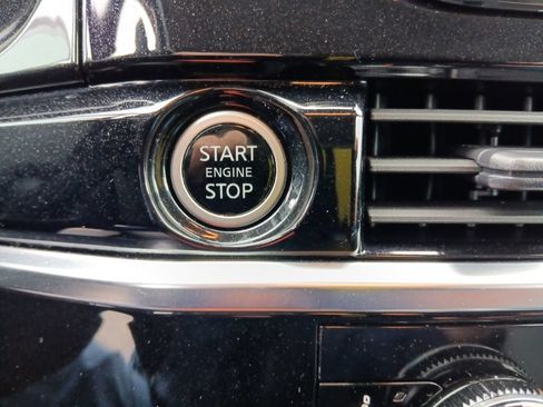 Used 2023 Nissan Pathfinder SL AWD/4WD image 18