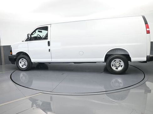 New 2026 Chevrolet Express 2500 Extended image 3