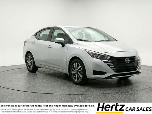 Used 2025 Nissan Versa SV image 1