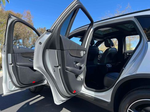 Used 2020 Mercedes-Benz GLC 300 4MATIC image 22