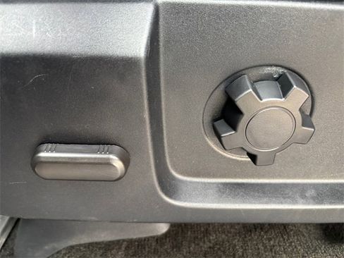 Used 2017 Ford Expedition XLT image 16