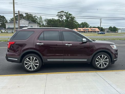 Used 2018 Ford Explorer Platinum AWD/4WD image 4