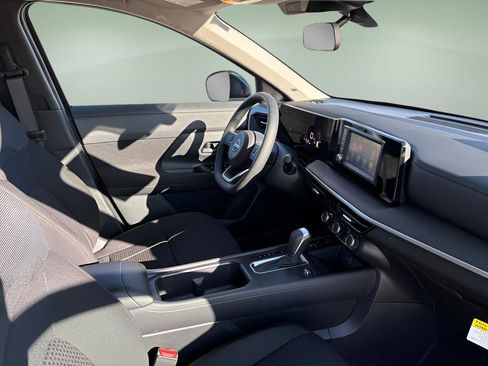 Certified 2025 Nissan Kicks S image 12