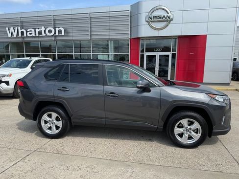 Used 2019 Toyota RAV4 XLE w/ Convenience Package FWD image 6