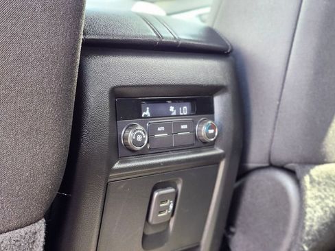 Used 2023 Chevrolet Traverse LT AWD/4WD image 15