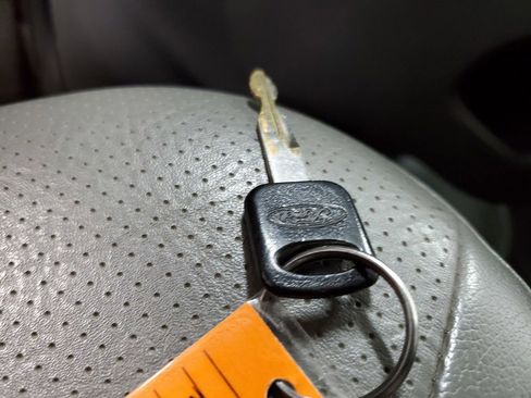 Used 2006 Ford E-150 and Econoline 150 image 30