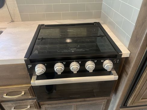 Used 2022 Ford E-450 and Econoline 450 Super Duty w/ Motorhome Prep Package image 63