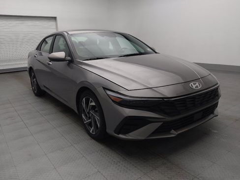 Used 2025 Hyundai Elantra SEL FWD image 13