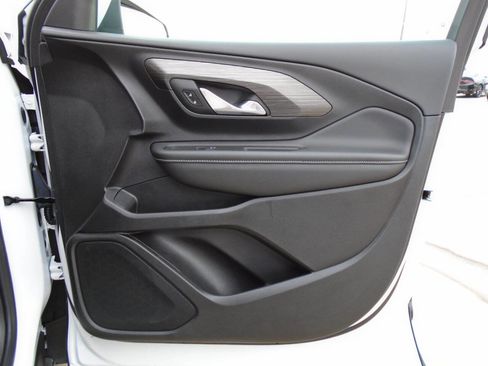 Used 2024 GMC Terrain SLE image 31