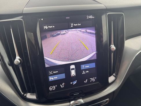 Used 2018 Volvo XC60 T6 Momentum w/ Vision Package image 18