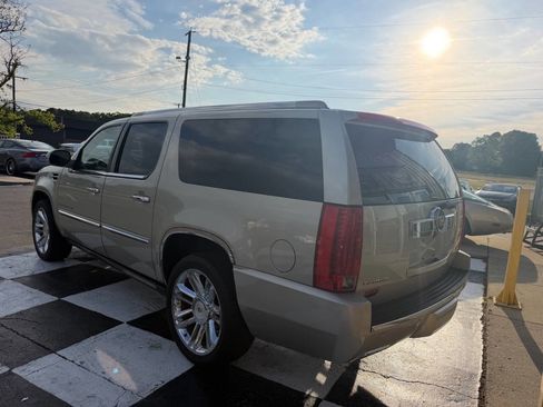 Used 2013 Cadillac Escalade ESV Platinum AWD/4WD image 7