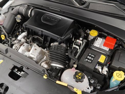 Used 2025 Jeep Compass Latitude image 51