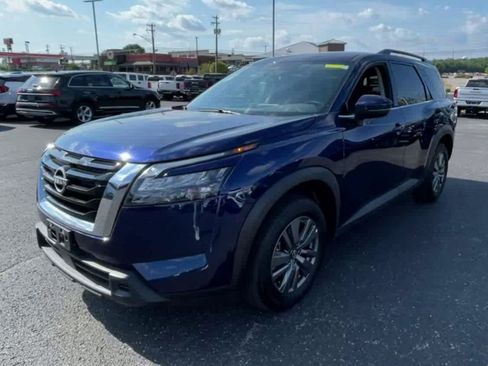 Used 2025 Nissan Pathfinder SV image 5