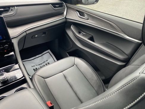 Used 2025 Jeep Grand Cherokee Limited image 37