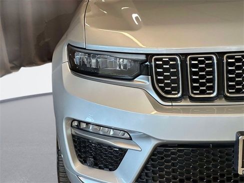 Used 2022 Jeep Grand Cherokee Summit w/ Luxury Tech Group V image 7