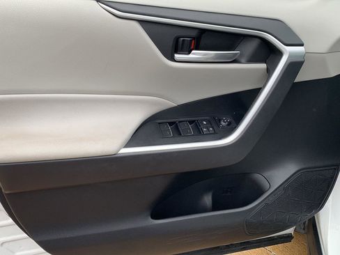 Used 2022 Toyota RAV4 XLE image 19