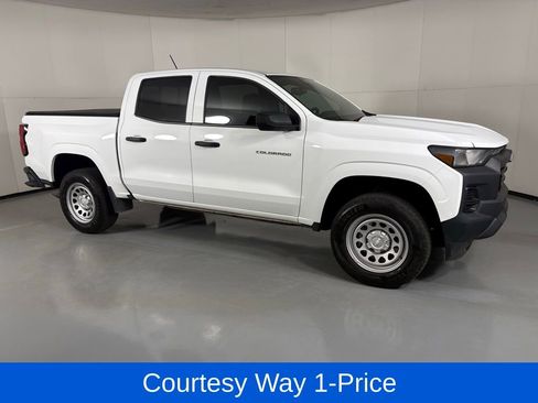 Used 2025 Chevrolet Colorado W/T w/ Advanced Trailering Package RWD image 12