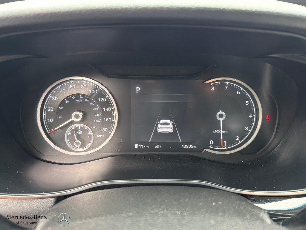 Used 2025 Genesis G70 2.5T RWD image 8
