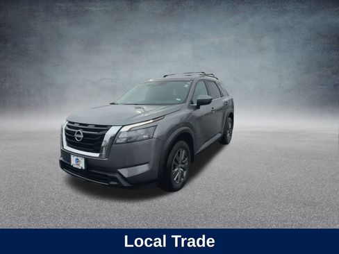 Used 2024 Nissan Pathfinder SV image 9