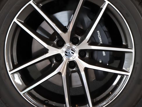 Certified 2026 Porsche Macan AWD/4WD image 13