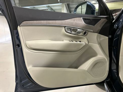 Certified 2024 Volvo XC90 T8 Plus AWD/4WD image 9